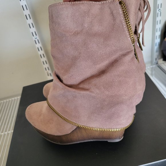 Boots - Picture 1 of 6